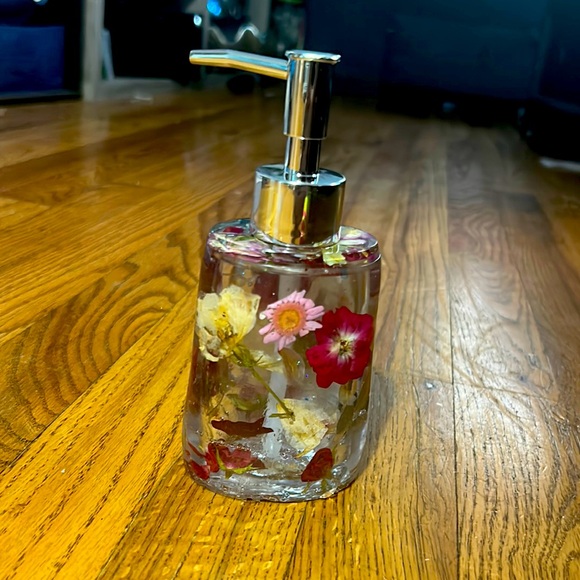Handmade resin soap dispenser - Picture 1 of 8
